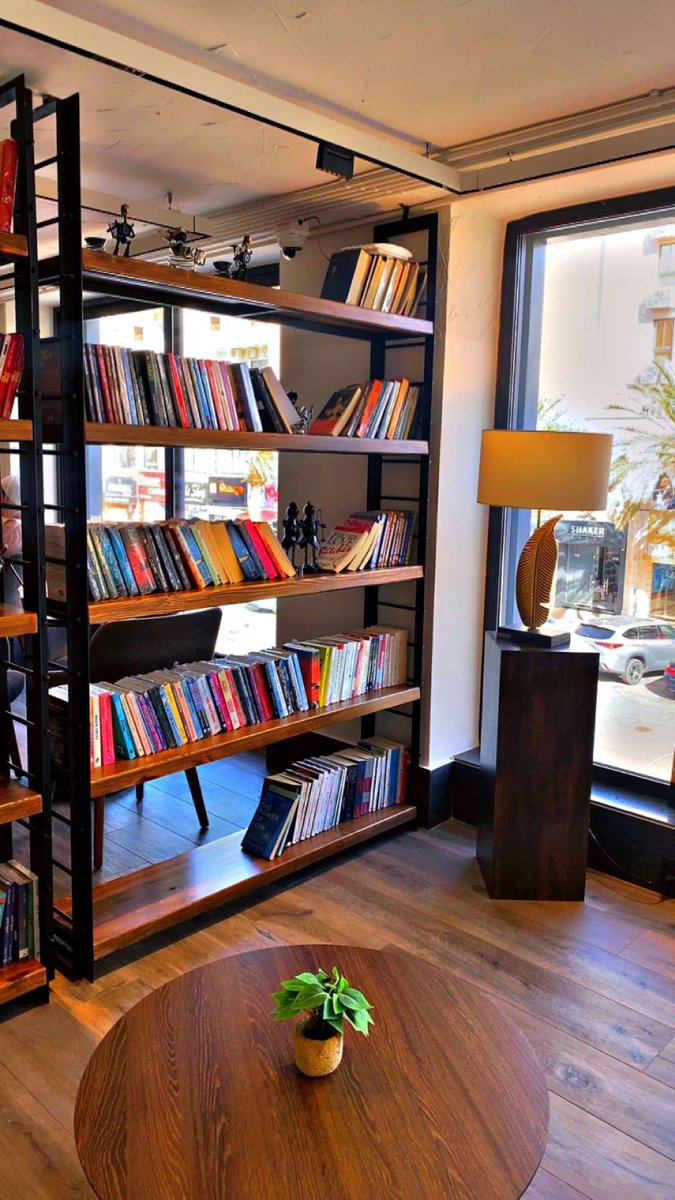 #كلمتين_وبس:

لا تستهلك طاقتك ووقتك وفكرك في أقناع الآخرين فقط أعرض ووضح رأيك وكفى (توضيح وتقبل)….