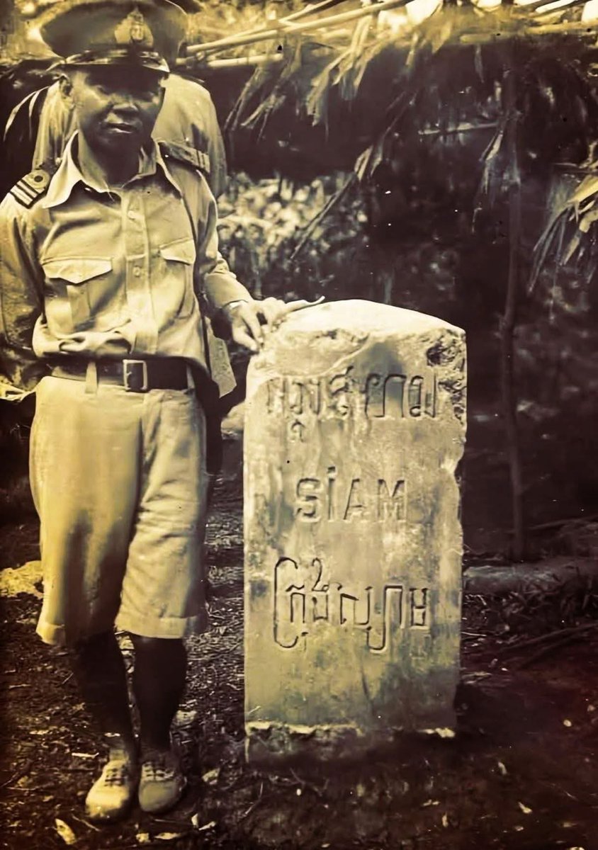 tonpatiwat's tweet image. 🇹🇭 หลักเขตแดนไทย–กัมพูชา เส้นแบ่งแผ่นดินจากอดีตที่ยังยืนยง

กว่า ๑๑๖ ปีที่ผ่านไป หลักเขตแดนสยาม–กัมพูชายังยืนหยัดกลางป่าเขา เฝ้ามองการเปลี่ยนแปลงของกาลเวลา

ในช่วงปี พ.ศ. ๒๔๕๑ – ๒๔๕๒ สมัยพระบาทสมเด็จพระจุลจอมเกล้าเจ้าอยู่หัว (รัชกาลที่ ๕) ได้มีการดำเนินการปักปันเขตแดนระหว่าง