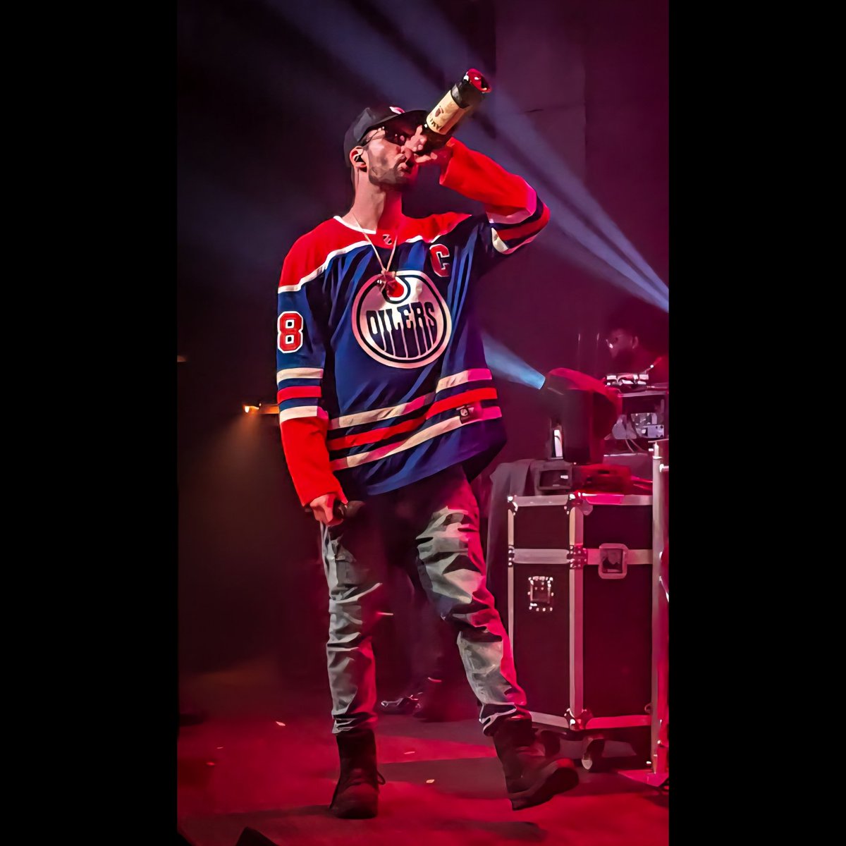 FlawedAliens's tweet photo. Let's Go Oilers! @ChrisWebby https://t.co/Gsq24uNfO9