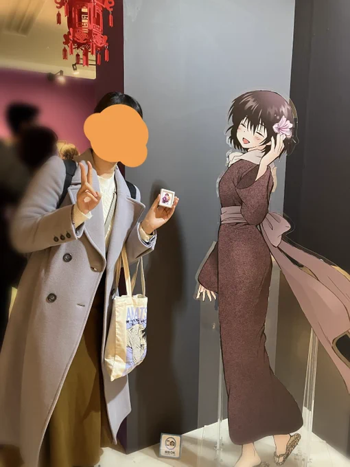 草凪先生こんにちは! カヤちゃんの追加情報をずっと知りたかったので、身長だけでも知れてすごく嬉しいです 原画展で並んだ時に同じくらいだな〜と思ってまして、本当に自分の身長と同じだと分かってにやけました(この時ゼノカヤカラーコーデで行きました) 情報ありがとうございます