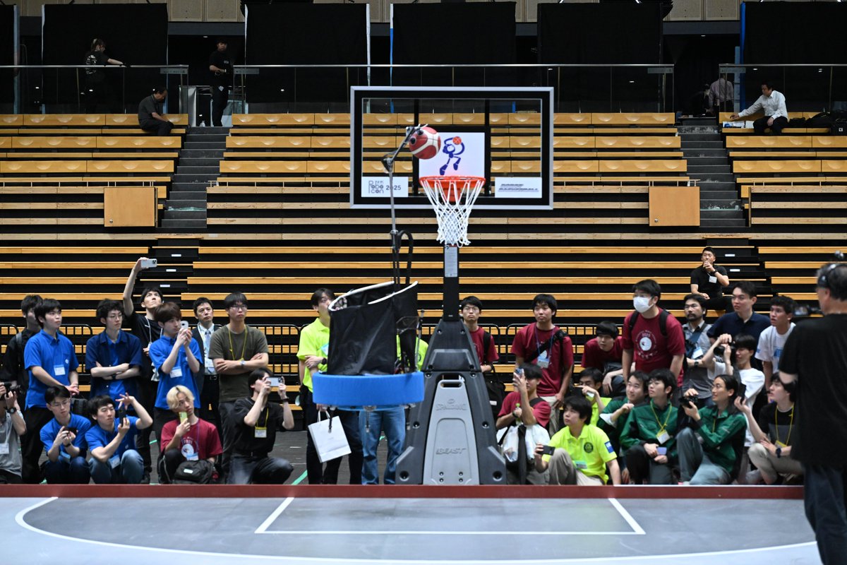 OfficialRobocon's tweet image. #学生ロボコン 2025に参加してくださった皆様、応援してくださった皆様、ありがとうございました🏀
熱戦はYouTubeでご覧いただけます🤖
今年は技術交流会の様子も配信しています🎦
youtube.com/watch?v=YJw5Jh…
#ロボコン