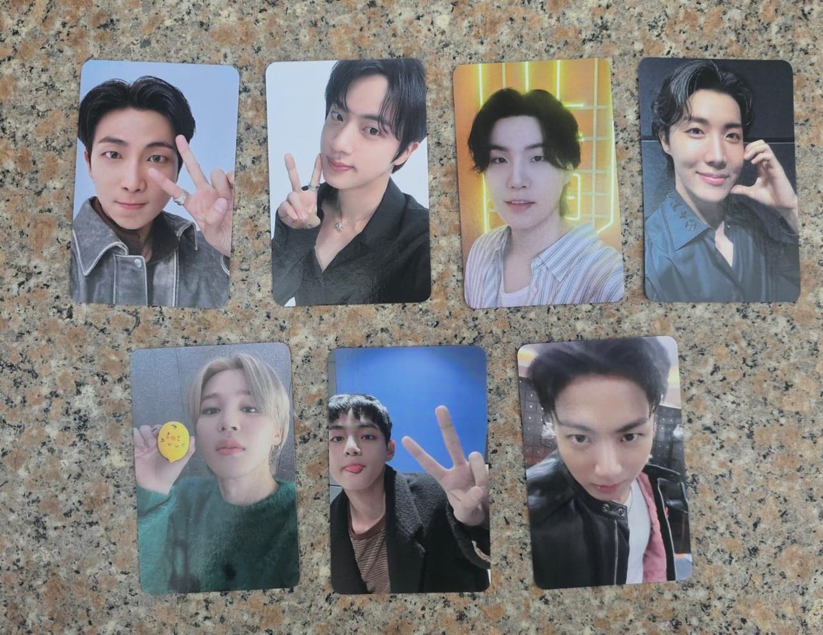 GoMagicBr's tweet photo. Boa noite pessoal! Alguém tem interesse nos cards do BTS festa?

 *230 cada Pc 
*Pagamento imediato 
*Precisa sair todos
* Imagem ilustrativa https://t.co/Dj8usUEAck