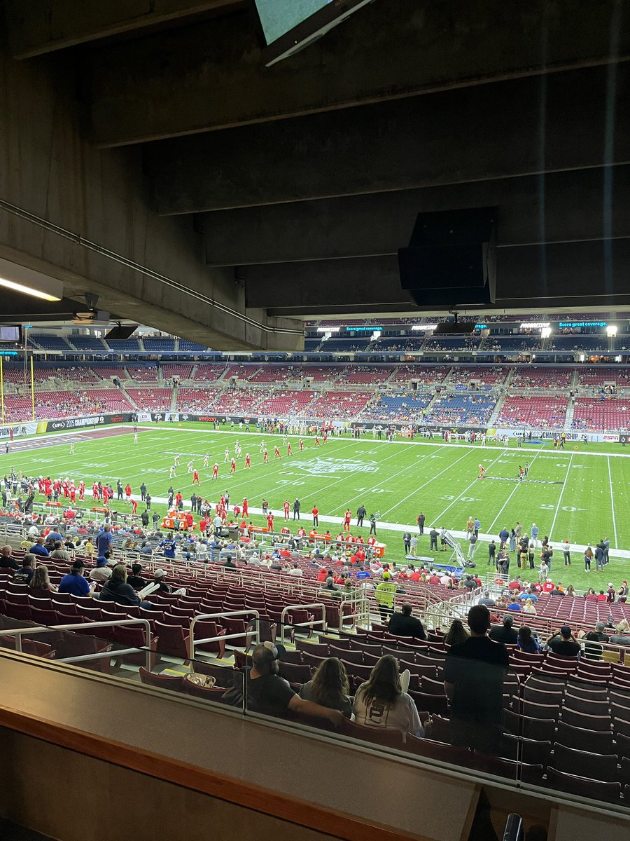 Curty_Donny69's tweet image. Playoff hockey? Nah, it’s the UFL championship game.
I HAVE to be the only burner here