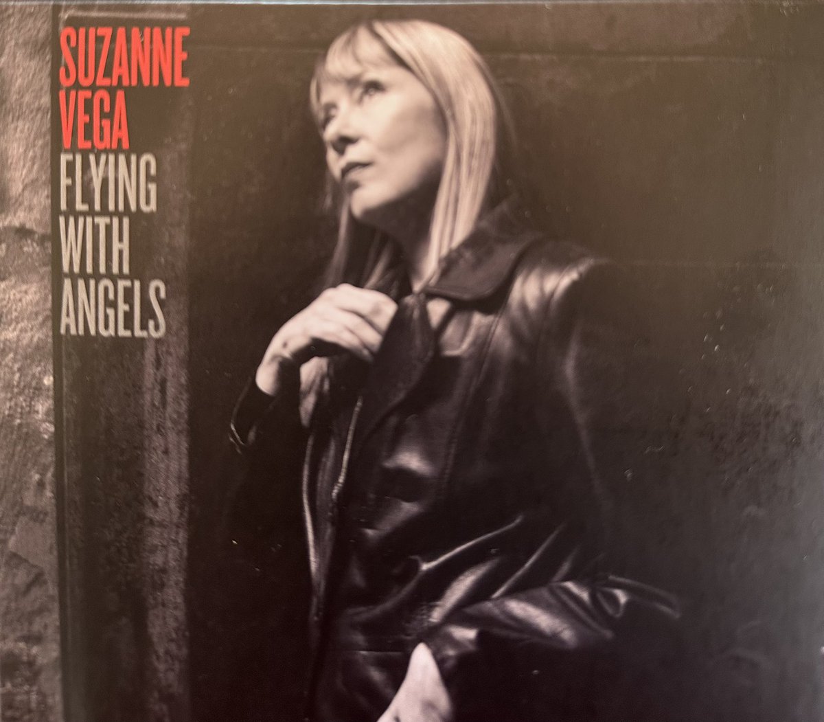 BernardZuel's tweet photo. I’m flying with angels, hovering low then going high. #morningpop #suzannevega #flyingwithangels #thanksberko https://t.co/1cTI1BYPHr