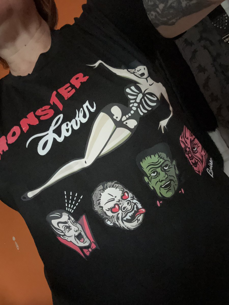 littleleah78's tweet photo. New shirt(s) alert … and a ROTLD button.
🖤⚰️🦇☠️
#BeALilith
#AndAMonsterLover
#FuckItBeAPrincessOfPowerToo
#ThisIsAWayOfLife https://t.co/irOwdiyUHy