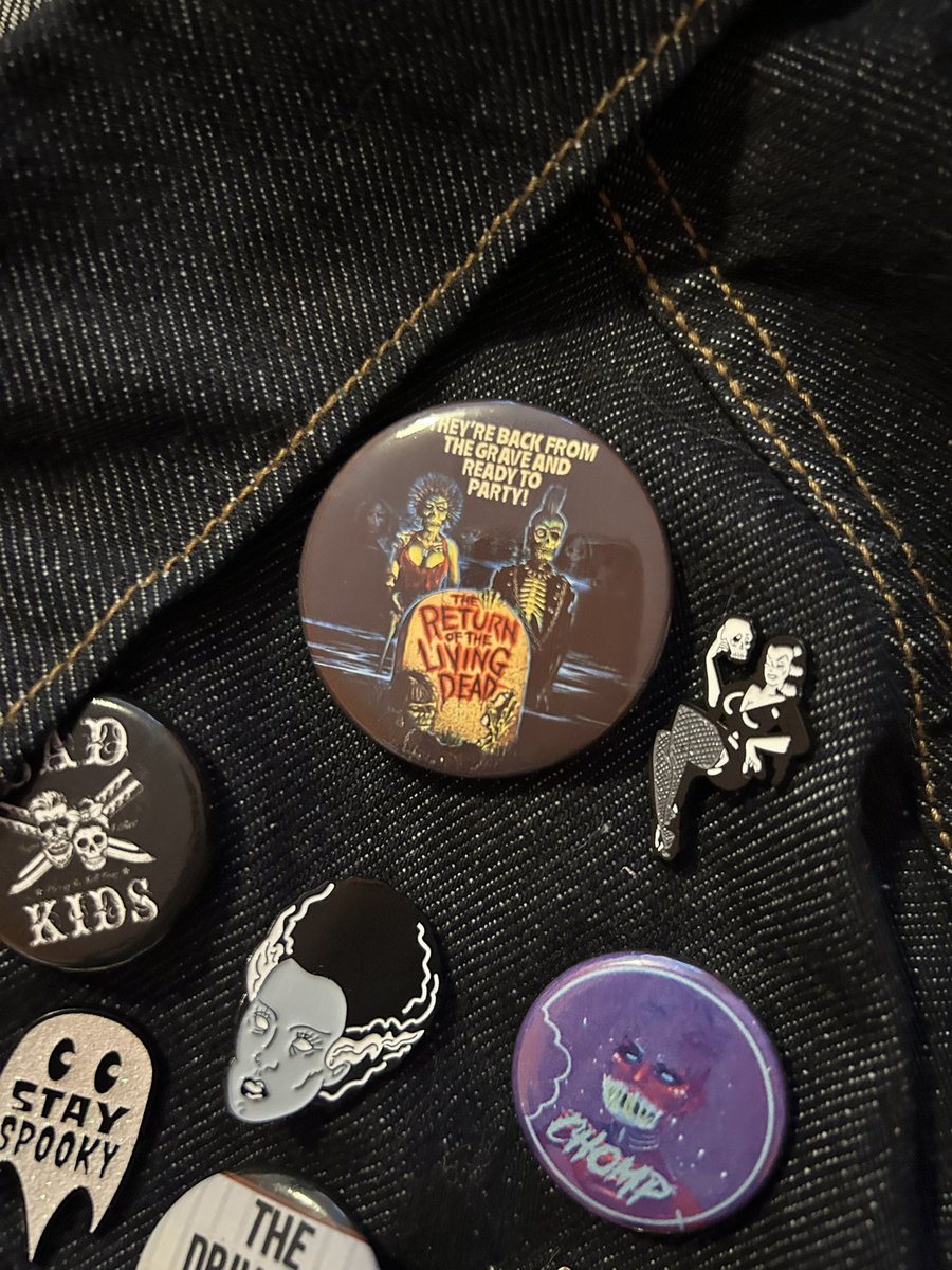 littleleah78's tweet photo. New shirt(s) alert … and a ROTLD button.
🖤⚰️🦇☠️
#BeALilith
#AndAMonsterLover
#FuckItBeAPrincessOfPowerToo
#ThisIsAWayOfLife https://t.co/irOwdiyUHy