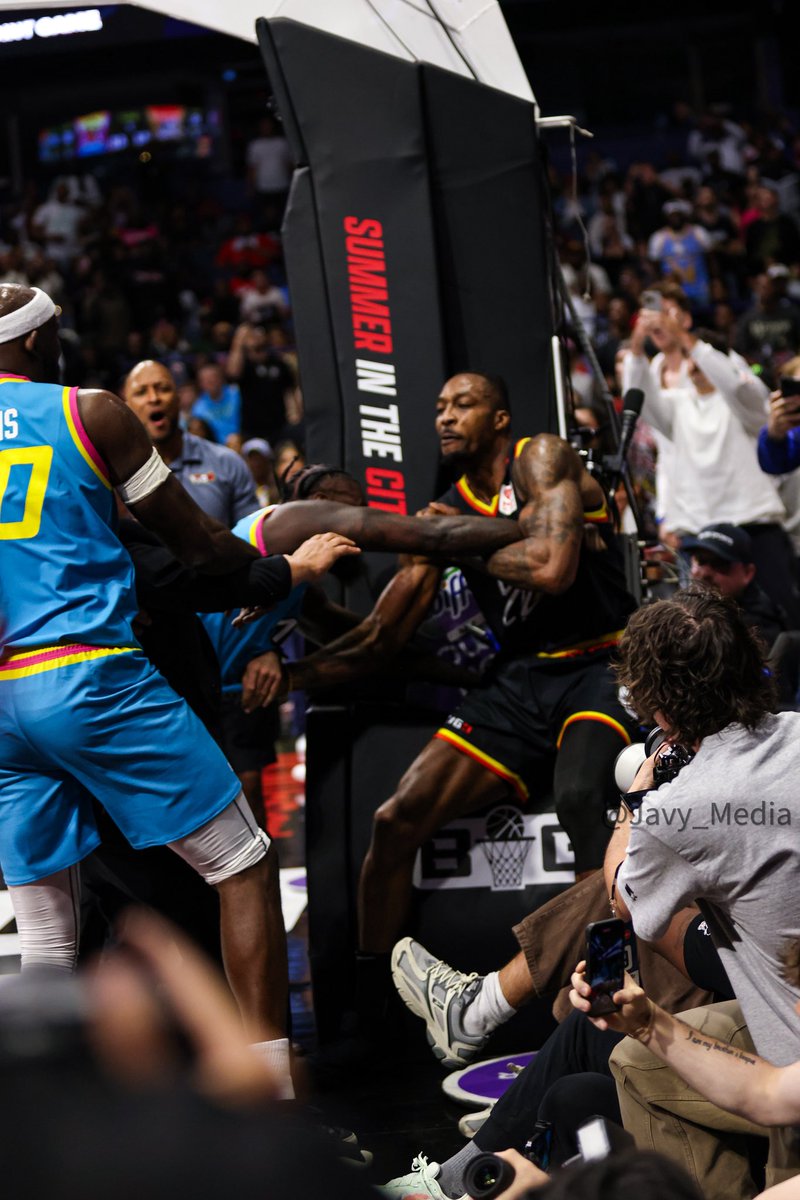 JavyP13's tweet photo. Fight broke out between Dwight Howard and Lance Stephenson at the @thebig3 season opener. https://t.co/jSLXhF8xQf