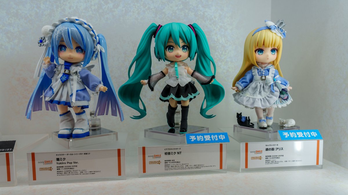 藤ちょこ先生デザインの「ねんどろいどどーる 鏡の国：アリス」が展示