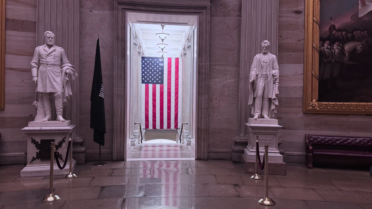 Happy Flag Day, Springfield! 🇺🇸

I took this photo in the U.S. Capitol Rotunda, where the flag is flanked by statues of Lincoln and Grant.

#FlagDay #SpringfieldOregon #CommunityPride #Unity #Service