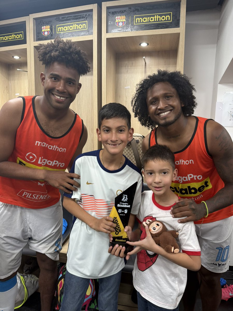 JaimeEstradaM's tweet photo. @LaTri en 16 partidos ha hecho 13 goles ; estos dos jugadores en 16 partidos han hecho 16 goles . Alemán y Valencia la mejor dupla que hay en el Torneo de @LigaProEC ; pilas @FEFecuador 😉🇪🇨. Vamooo @MantaFutbolClub https://t.co/G8KyV4DYfP