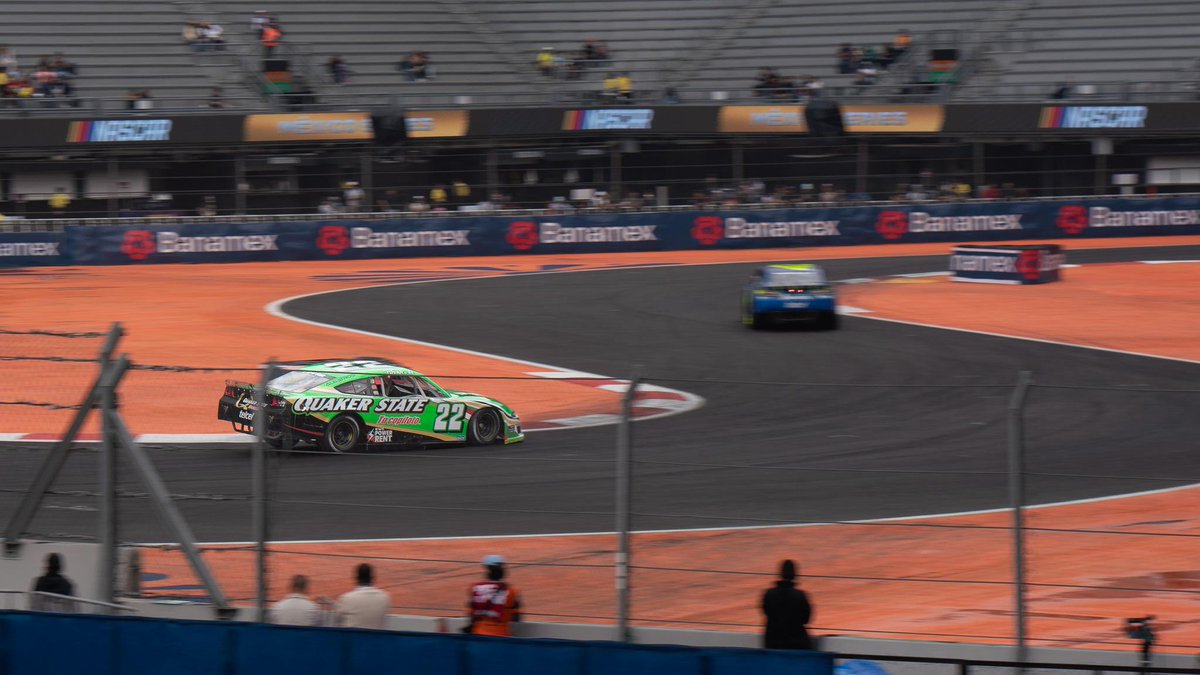 AutomovilMex's tweet photo. .@NASCAR México: Actividades on-track en el Autódromo Hermanos Rodriguez @autodromohr
#automovilpanamericano #nascar #nascarracing #nascarméxico #tucopiloto #quakerstate #danielsuarez #auto99 #auto22 #nascarxfinityrace #nascarcupseries https://t.co/TDry8KzgUG