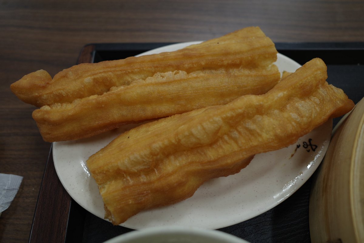 fujimotommr's tweet photo. 今回の台湾旅行4食目😌
鼎元豆漿の小籠包と鹹豆漿と油條😊
台湾の朝は魯肉飯か鹹豆漿の2択🤔

#xiaolongbao #saltysoymilk #youtiao #小籠包 #鹹豆漿 #油條 #鼎元豆漿 #dingyuansoymilk #台北 #taipei #台湾 #taiwan #ricoh #ricohgr3 #gr3 https://t.co/q9eYP6EHbw