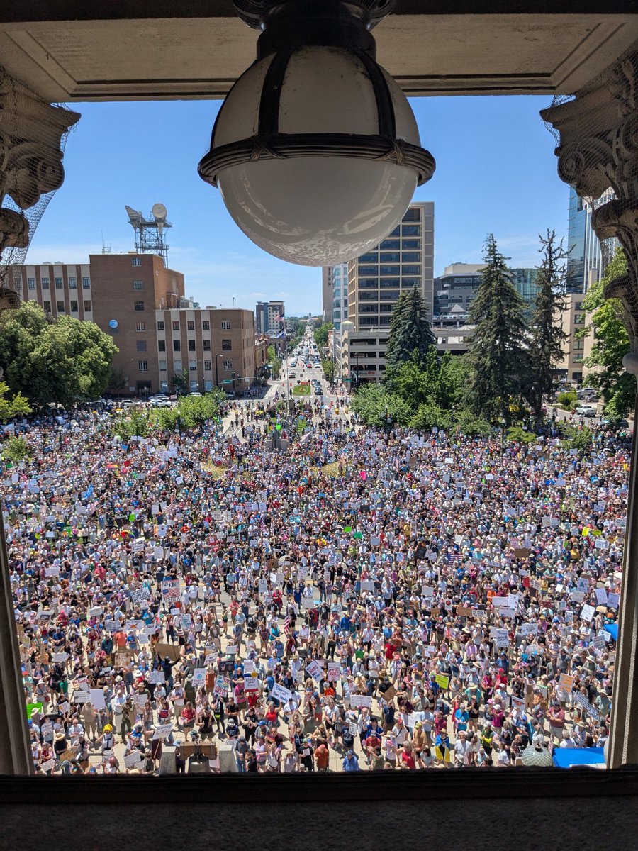 KUSHONEWS's tweet image. 🧵 No Kings Protests Update – Jun 14, 2025 | ~14:00 UTC | USA-wide 👇

#NoKings #ProtestWave