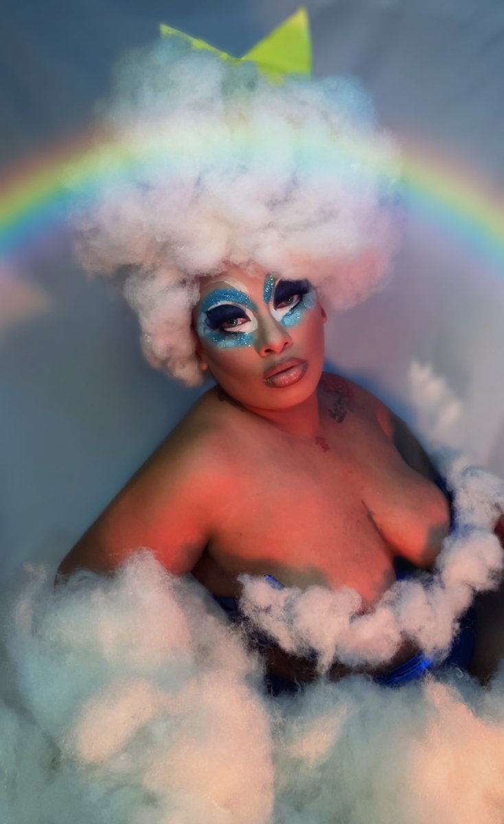 AshaMyBasha's tweet photo. Head in the clouds, face in full drag βοΈπ #pride #pridemakeup https://t.co/xKqtzzTErX