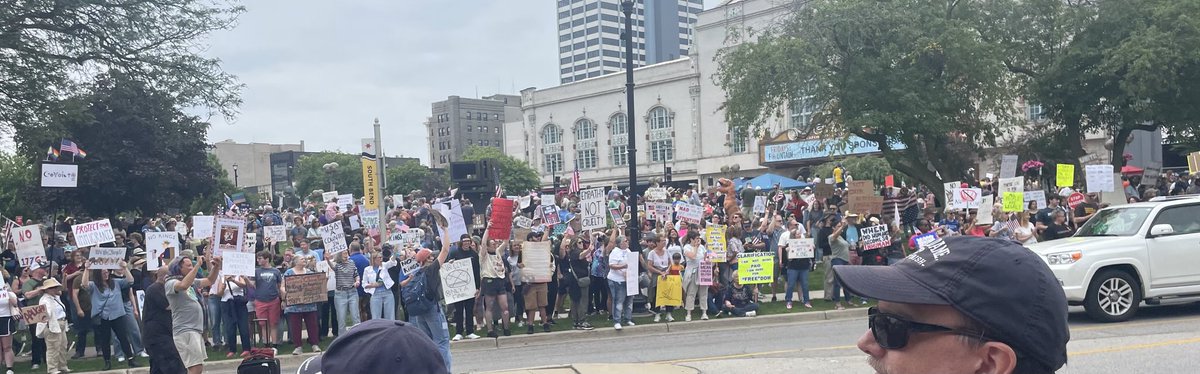 MuffetMcGraw's tweet photo. Great crowd in south bend for today’s peaceful #NoKings protest.  It’s encouraging to see that ‘We the people’ across the country are standing up for our democracy. Just remember, our fight doesn’t end today -we need to stay vigilante🗽 https://t.co/9n5HPAQRQc
