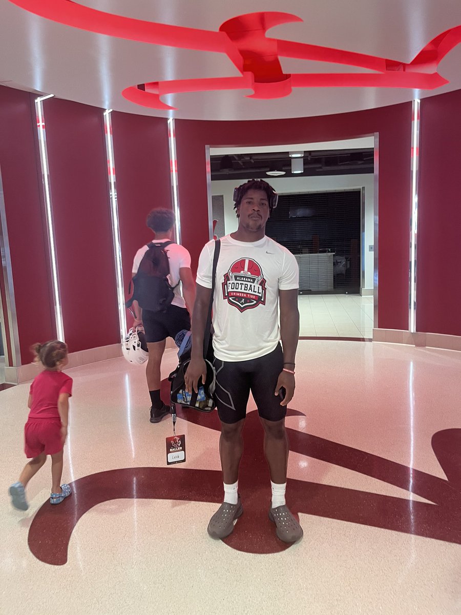 iamCalebrob's tweet image. Thank you Coach @JaxWarshawUA for the invite and hospitality! @CoachMorrell3 I gotcha Coach 🫡 #SWEETHOMEALABAMA 🙏🏾 #rolltide #Goddid