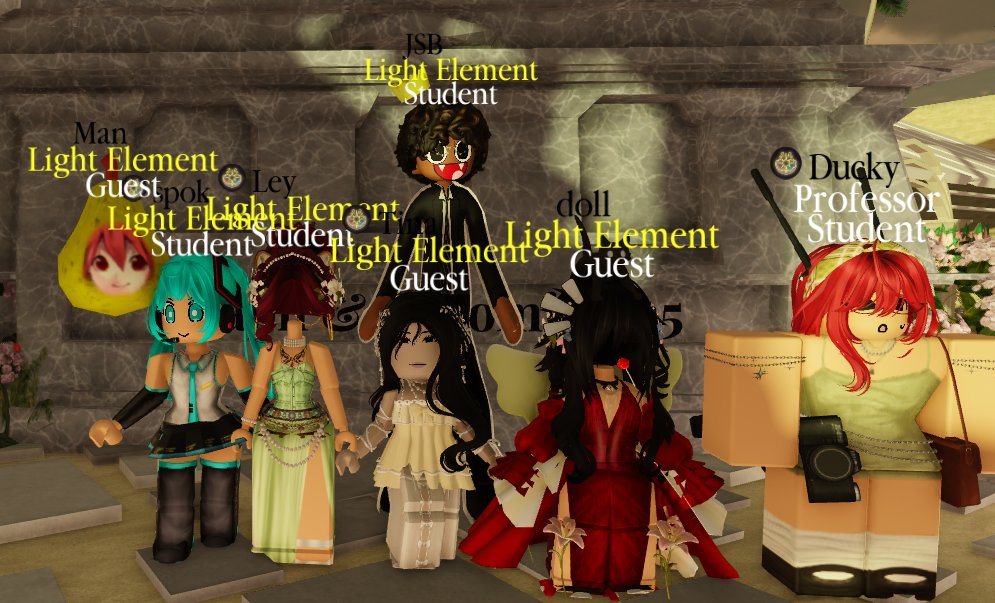 Leyloriia's tweet photo. Honestly just posting this for the memories in my timeline.
Some cute RHSS photos from the wedding tonight!
#royalehigh #RHSS https://t.co/aFfYNxUJqv