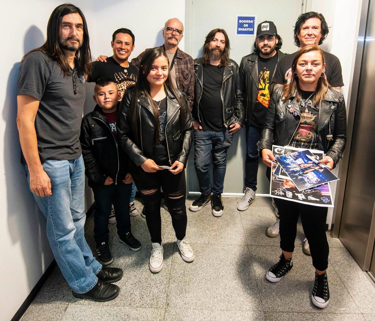KIKE10MS's tweet photo. @AlfonsoAndre , he ido a sus conciertos en Toluca 29-04-2017, 24-11-2022 y 14-03- 2024, son lo máximo no tengo boletos para ir a este del 19-06-2025 ojalá puedas ayudarme a cumplir ese sueño de ir con mi familia y me puedan firmar esta foto @FanticDCaifanes @CaifanesMx
#Caifanes https://t.co/zeAiLoBcsP
