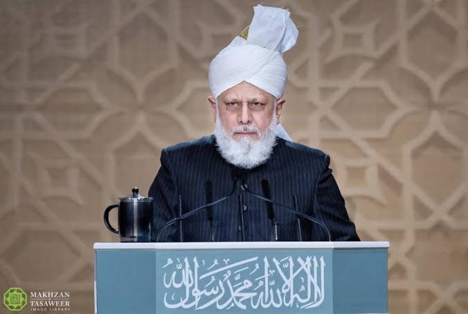 abdulnoor497's tweet photo. #AhmadiyyaForPeace

Whilst the primary interest of every nation should be the well-being of #MANKIND and achieving #PEACE,

it's a sad truth that business interests and the pursuit of wealth invariably take priority over such concerns.

- Khalifatul Masih V (aba) https://t.co/DFqGkZtnaN