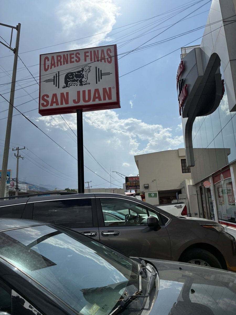 Cuando vienes a comprar la carne que tú mismo vas asar, para festejarte el día del padre.