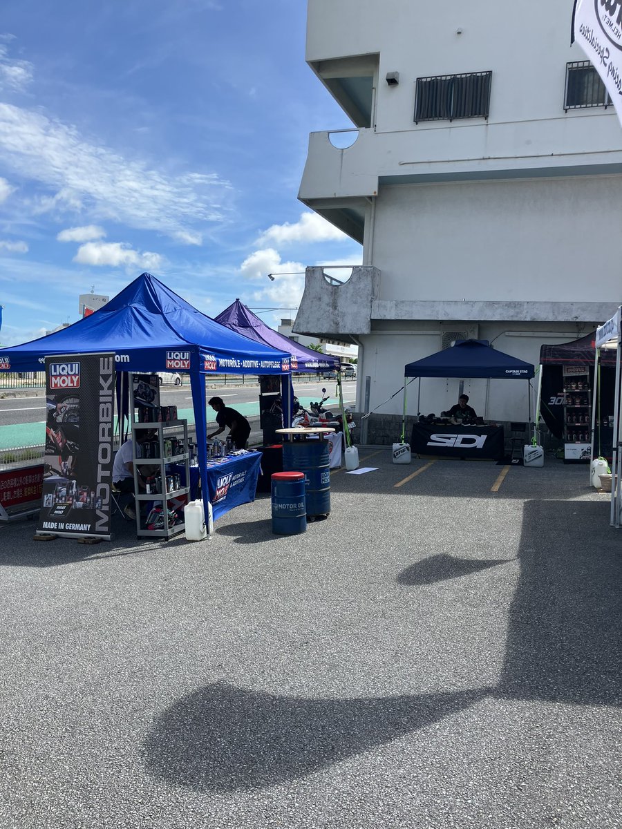 araihelmetjapan's tweet image. おはようございます。
本日も昨日に引き続き沖縄県宜野湾市にあります。ライダーズショップ #STEC 様にて弊社本社スタッフによるフィッティングサービスイベントを開催しております。アライの違いを体感できるチャンス！
出荷前のCLASSIC AIR DX色感と話題のTX-STRADAやASTRO-GX BEYONDをみられます！