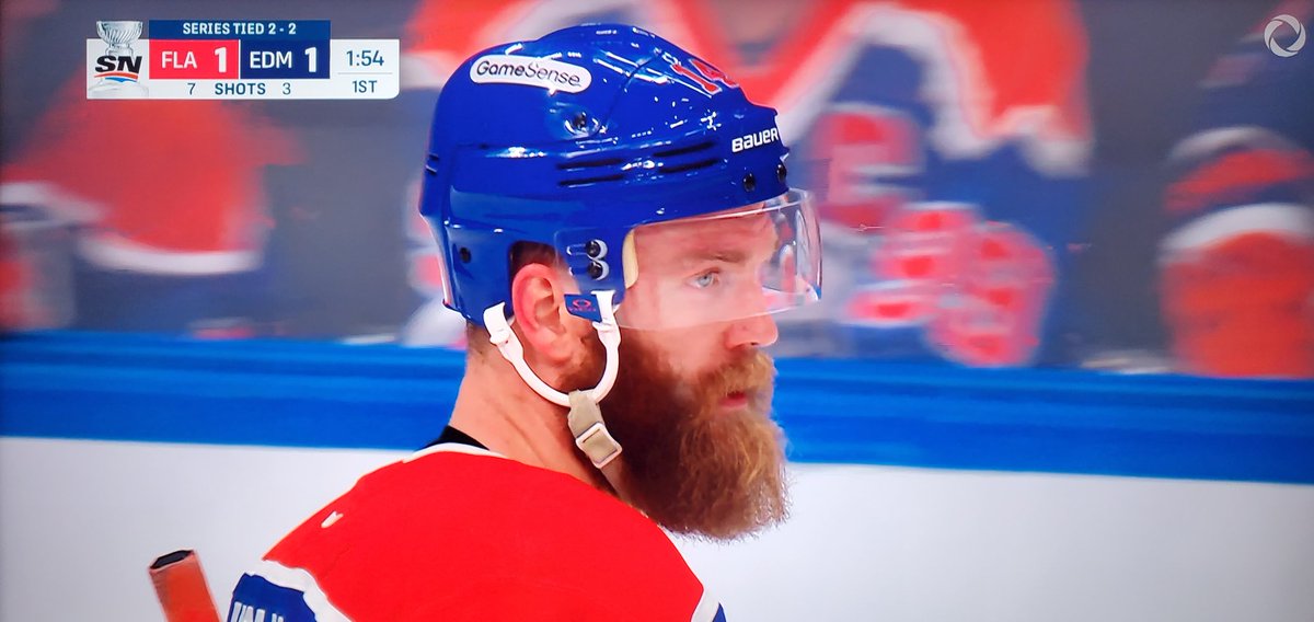 McOilers's tweet image. Shoutout to the @sportsnet scoreboard operator for gaslighting an entire fanbase. I almost stood up and celebrated. Almost.