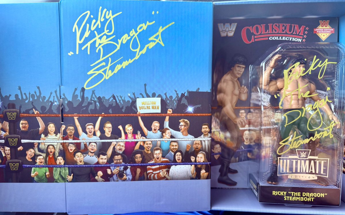 matts4400's tweet image. Met Ricky “The Dragon” Steamboat again at #hollersandheroescon.  Always a class act and one of the best signatures in the game. He signed my #WWEEliteSquad #ColiseumCollection black card figure and box.  #figlife