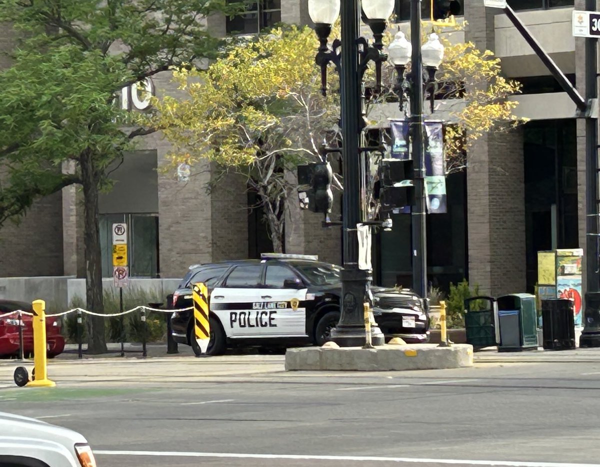 bmullahy2news's tweet image. Now: Signs near #NoKings march route and police presence in downtown Salt Lake. @KUTV2News