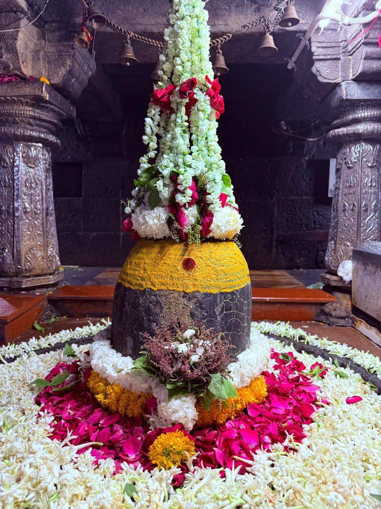🙏🌹Jai Shree Mahakal🌹🙏
श्री महाकालेश्वर ज्योतिर्लिंग का भस्म आरती शृंगार दर्शन❤️🙏
15-06-2025 कण-कण में महादेव