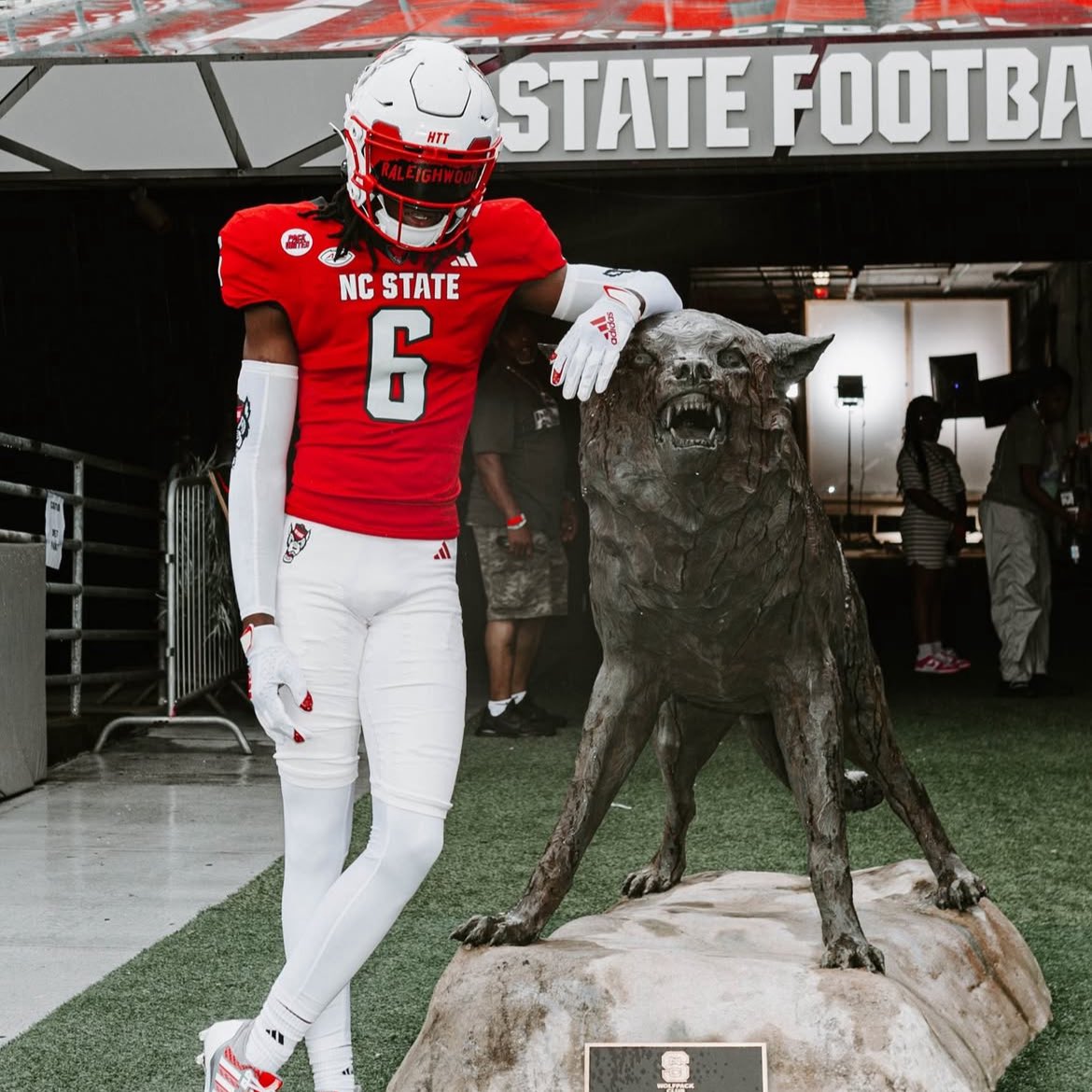 Winter Park (Fla.) 3⭐️ CB Jordan Jackson committed to NC State during his official visit this evening. 

He’s the first corner to join the Pack’s 2026 recruiting class. 

More here: on3.com/teams/nc-state…