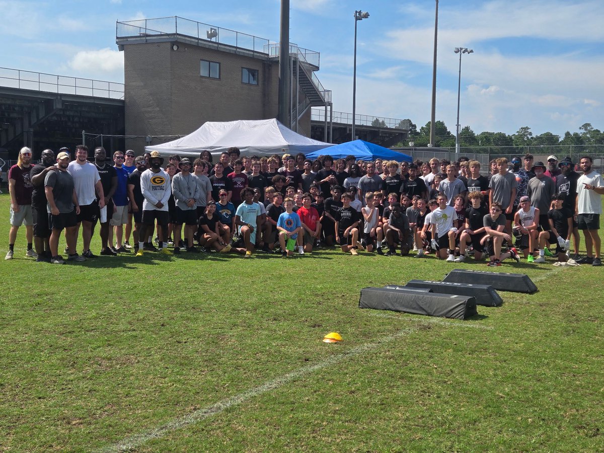 What a great day to be a raider! Thank you to everyone that helped make today’s Navarre alumni skill, camp a success!  It was awesome to see former Raiders giving back to the community! The future looks bright!