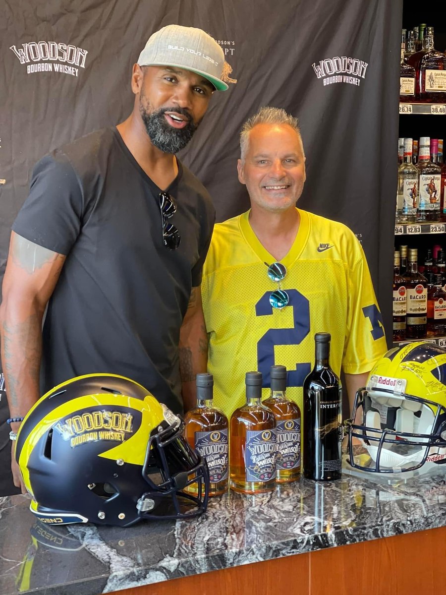 A〽️aizing History (@joereynoldsah) on Twitter photo 🙏 On this date in 2023....
I had the pleasure of meeting Charles Woodson at Top Shelf Liquor!
<a href="/CharlesWoodson/">Charles Woodson</a> 🙏 On this date in 2023....
I had the pleasure of meeting Charles Woodson at Top Shelf Liquor!
<a href="/CharlesWoodson/">Charles Woodson</a>