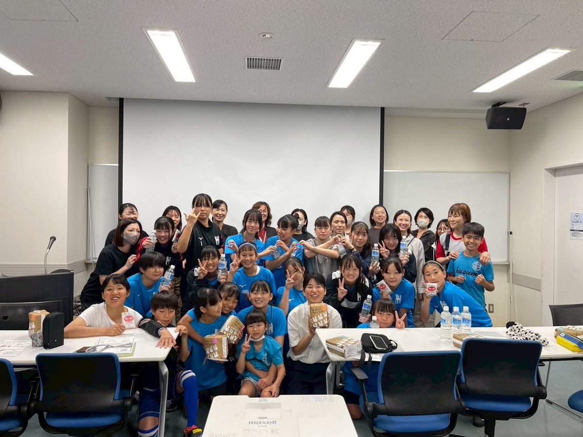 YuiFukuta's tweet image. 🌈PRINCESA U15のみなさんへ

食×パフォーマンスの講義をさせていただきました！

・なぜ“食”が大切？
・どんな食事がベスト？
・熱中症対策＆オーガニックナプキンの話も🍱🌿

天然塩＆オーガニックナプキンもプレゼント🎁
自分の経験が誰かのきっかけになりますように😊

#食と健康#講義