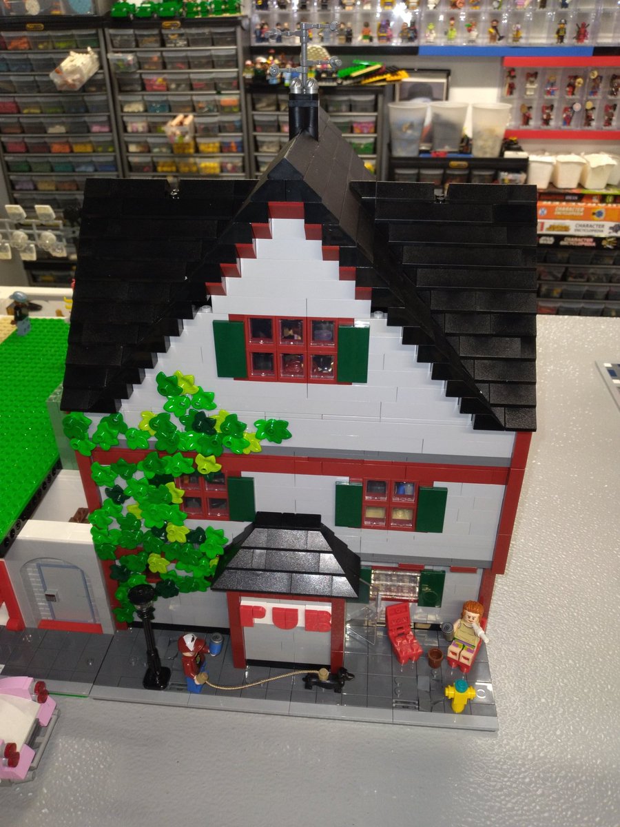Nothing27214719's tweet photo. My Lego moc modular of my favorite dive bar in Des Moines, Park Avenue Pub.
1st floor is bar, bathrooms and Golden Tee.
2nd floor is pool, darts and ATM.
3rd floor is bags.
Still waiting on a few parts.
#AFOL https://t.co/uFfKdUu7Ry