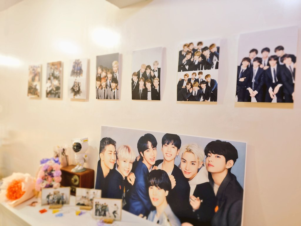 JIMIN_7Bangtan's tweet photo. 콘가기전날 내 덕질의 절반이상을 함께했던  달보드레 @ua80z 에 들렸어욧
매번 깜빡하고 덤벙대고 늦는 저를 한결같이 웃으며 반겨주시어 감사해욧~
다행히  아무도 모셔가지 못한 지민이두 데려갈수있게  제작은 차에 태워주시느라 또 고생하심ㅎ
그동안 함께 해주셔서 넘캄솨했어욧
부산가서또봐욧 https://t.co/d52vvdOvzk