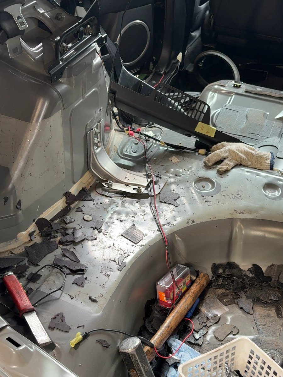 結局剥がす気無かったけど、シート取ったからなんかあれやなってなって、アンダーコートも剥がしちゃった、、