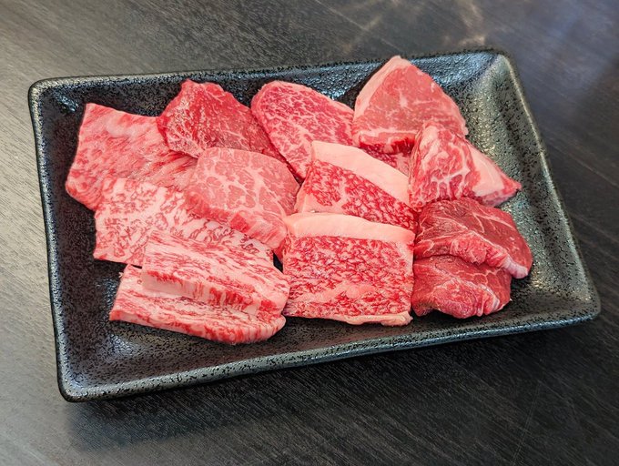 ラウンジ BAR　Cina（シナ）  スナック的なアットホームなお店