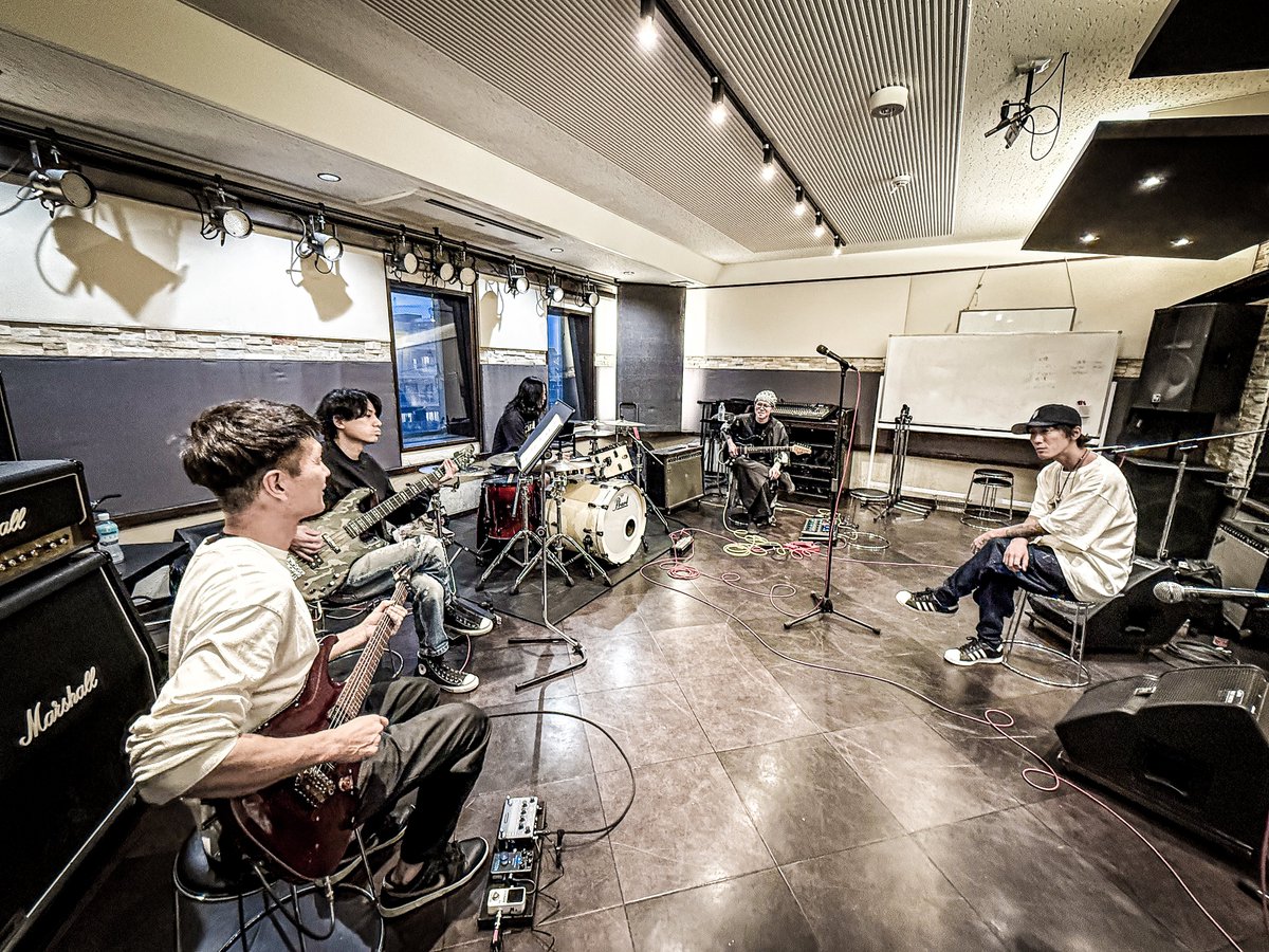 この音をステージにぶつける準備、できてる。

昨日のリハは、空気ごと揺らした。

#INDIVIDUALELEVENS #阿形隊  #音封 #リハーサル

photo by <a href="/sat0sixxx13/">✯$ato$ixxx13✯ ⎕</a>