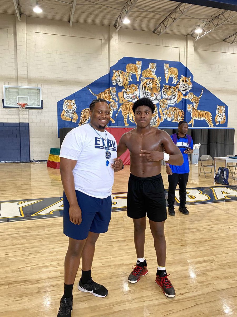 I had a great time at the camp today! I really appreciate yall for letting me come get some extra work in! 🏀<a href="/ETBU_MBSK/">ETBU Basketball</a>  🔵🟡 🐅 #EAT #WE