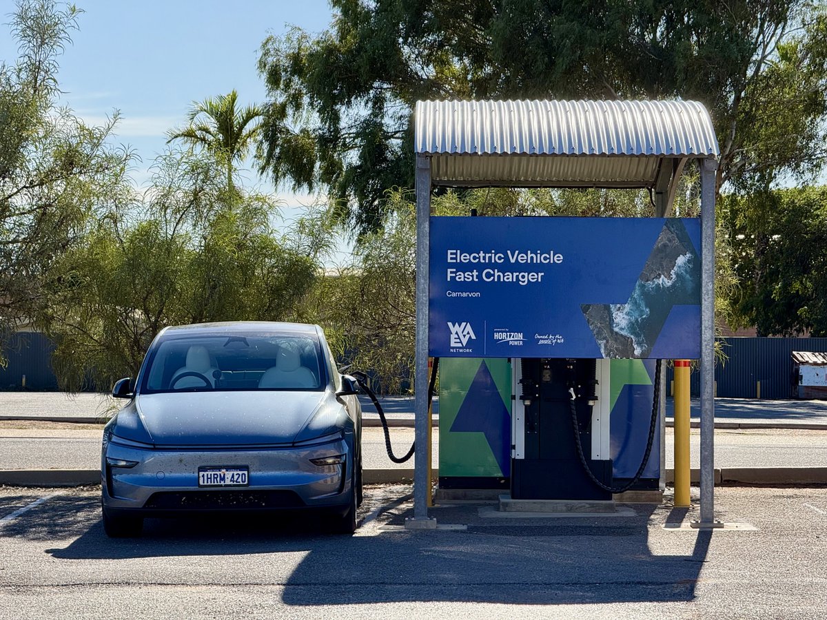 harald_murphy's tweet photo. #AUSYtour #AUSYerrand
@Tesla @TeslaAUNZ #NewModelY
Day 2
Arrived #Carnarvon #WesternAustralia after traveling 148km from #Minilya. Efficiency 204Wh/km. Charging at the @HorizonPower_WA #WAEVNetwork 150kW @KempowerOyj #FastDC charger. https://t.co/ghUwMKALjk