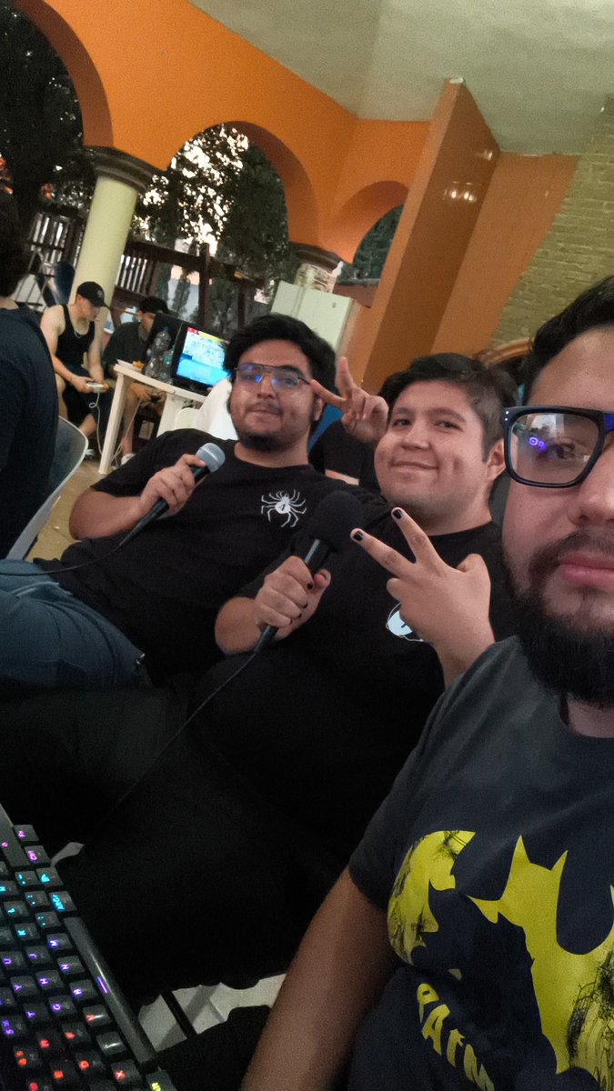 EMPEZANDO TOP 8 EN "WE THREE KINGS" SIGAN NUESTRA TRANSMISIÓN 

youtube.com/live/KXUPznSIl…