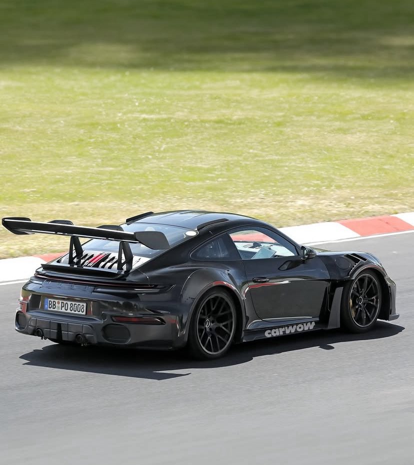 Jordan92338366's tweet photo. The new 992.2 GT2RS is gonna look insane with way wider front fenders &amp; rear quarters❗️🔥 https://t.co/4gXdbm1Y0U