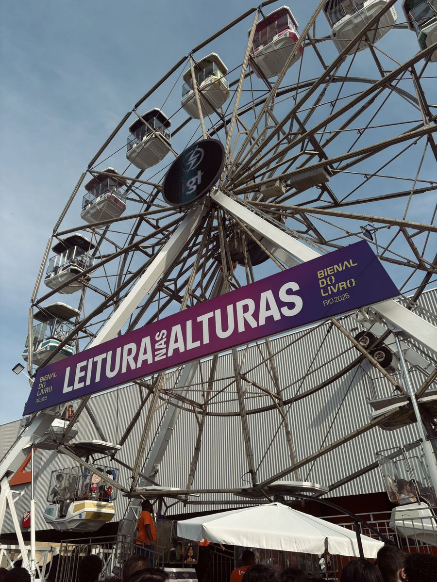 laruesgf's tweet photo. eu na roda gigante hoje e na cabine dos meus pais!! https://t.co/cK6C4n4cZv