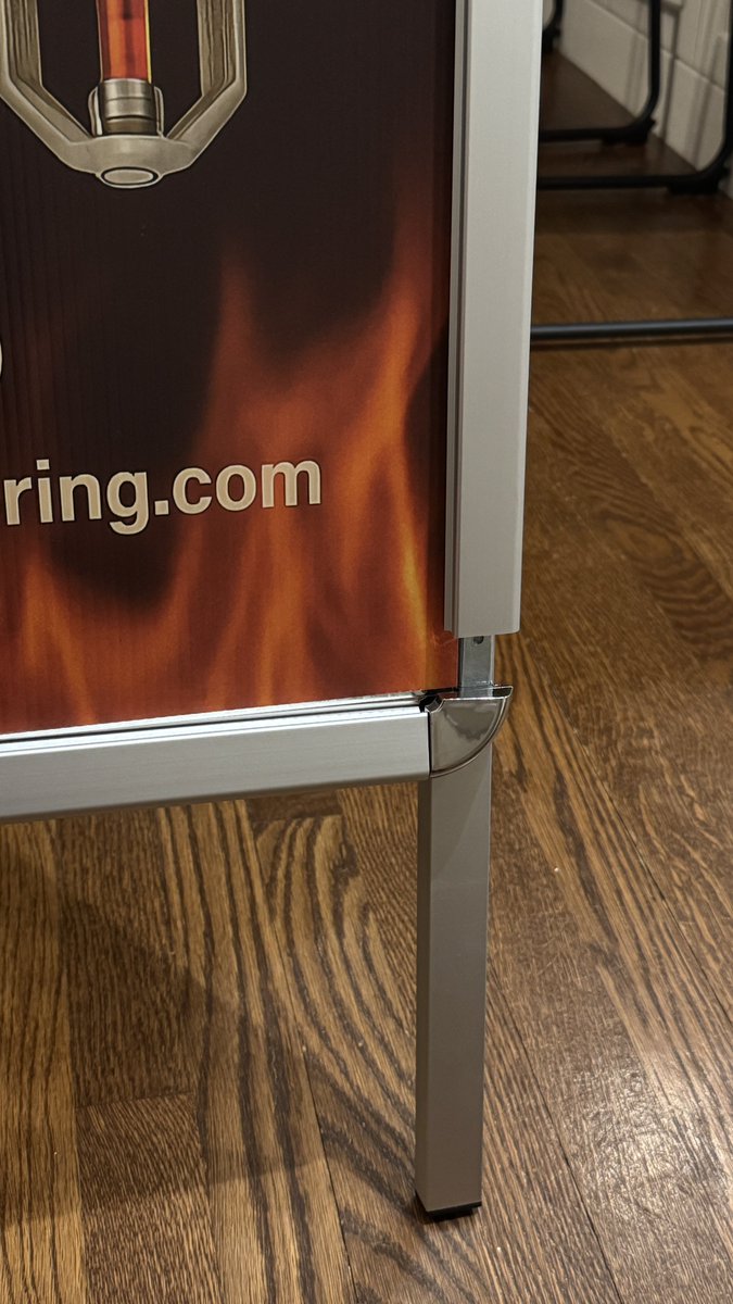 LEONPAPS's tweet photo. @Vistaprint since it’s impossible to find where to find reporting a damaged item received I am telling you here , ordered this , please advise https://t.co/ih3UwTomJT