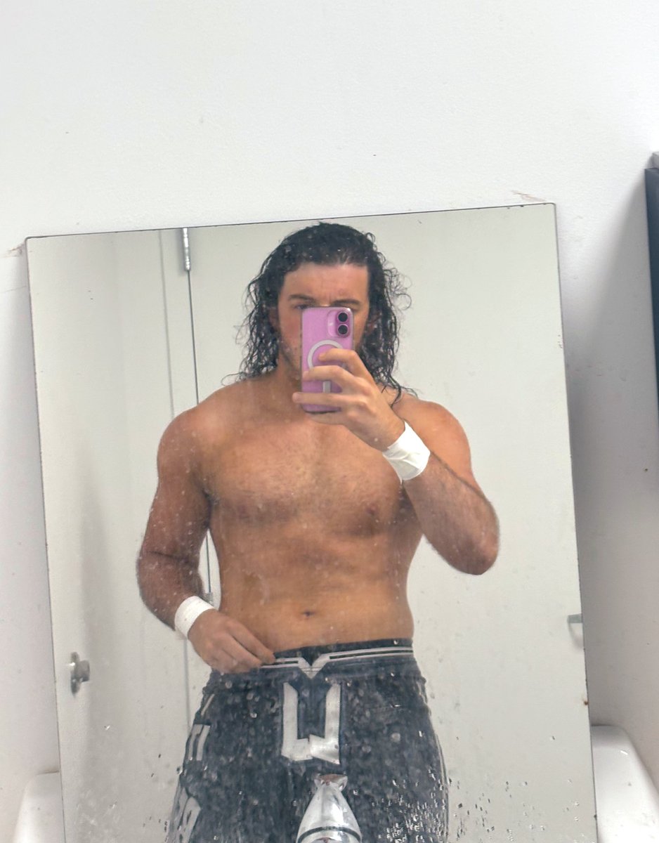 A dirty mirror but in 

📍Tampa 

それは美しい人生です