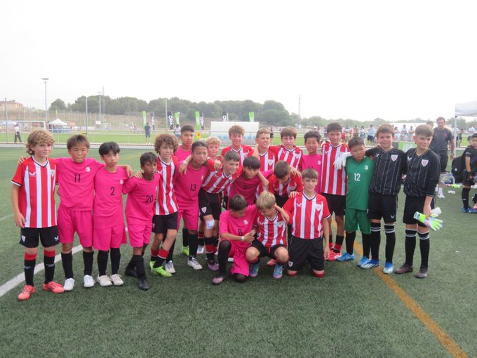 WakatakeGroupJP's tweet photo. グループステージ @micfootball7 kicks off🚀⚽️

👉 @AthleticClub 🆚 WAKATAKE U11 https://t.co/fBD4wPANHh