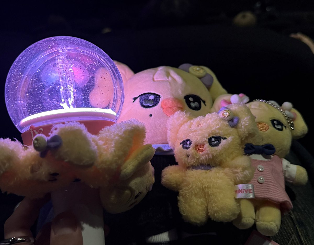 レイちゃんがI AMに込めた想いを知って、この曲がもっと好きになりました。
でも一番心に残ったのは、Shine with meでDIVEを見つめるやさしい表情です。
IVEからもらった幸せを、少しでも返せたら良いなと思いました。
人生初の応援上映も最高で、忘れられない時間になりました🫶
#IVE映画参戦したよ