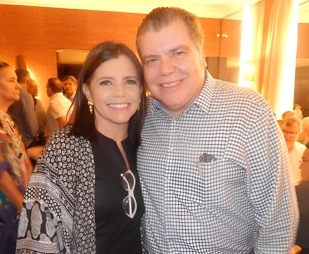 Hoje é aniversário do meu irmão José Sarney Filho.

Que a vida siga lhe presenteando com saúde, paz, alegrias e muitas conquistas.
Todo o meu carinho, hoje e sempre! 💙