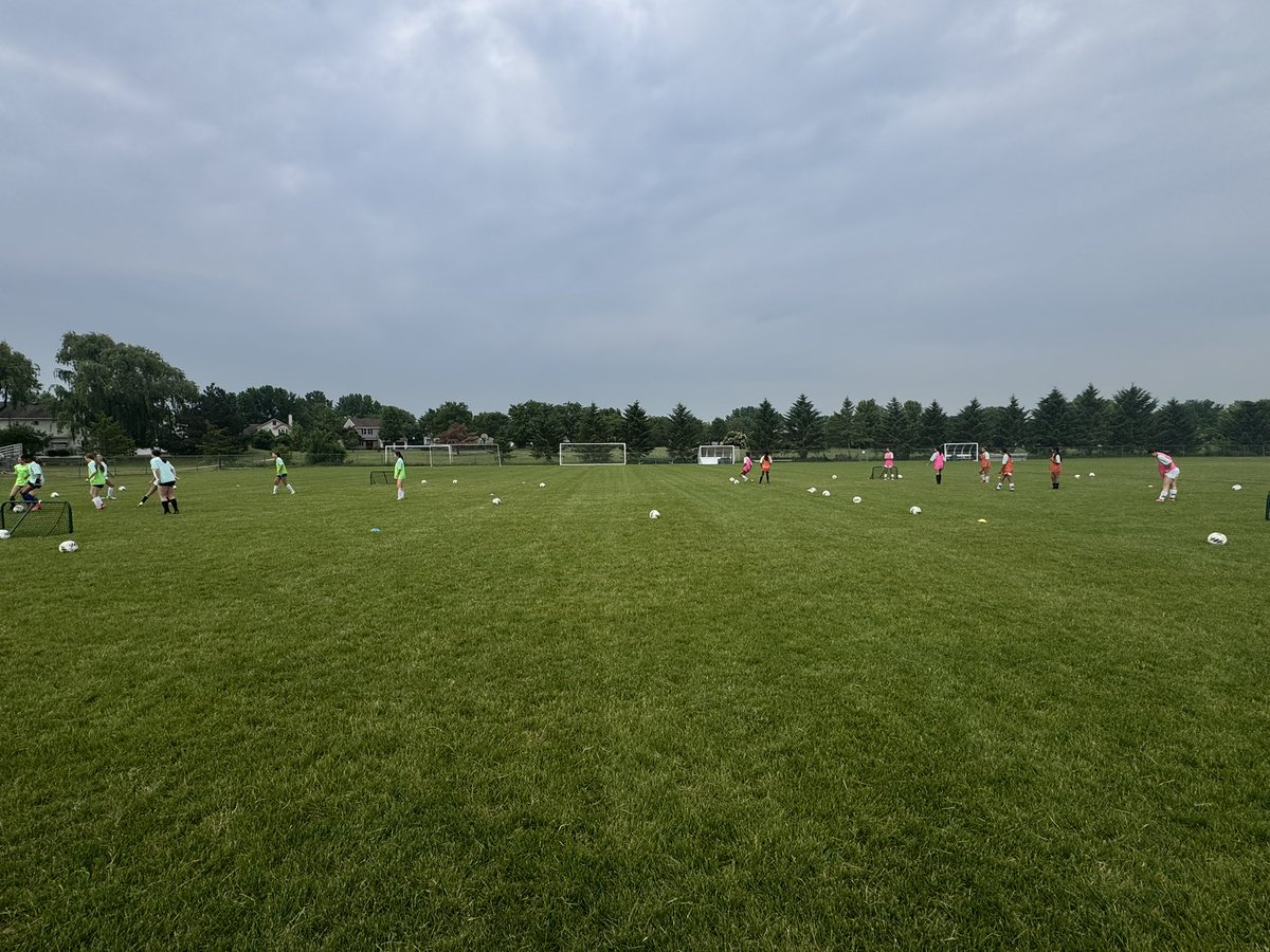 Finished an awesome week of HS Girls camp yesterday! Great weather all week as well as a lot of effort and desire to get better! Missing a few that had to leave early for weekend Club tournaments. Excited to move forward with this group! Best of luck in club season, ladies!🐊⚽️