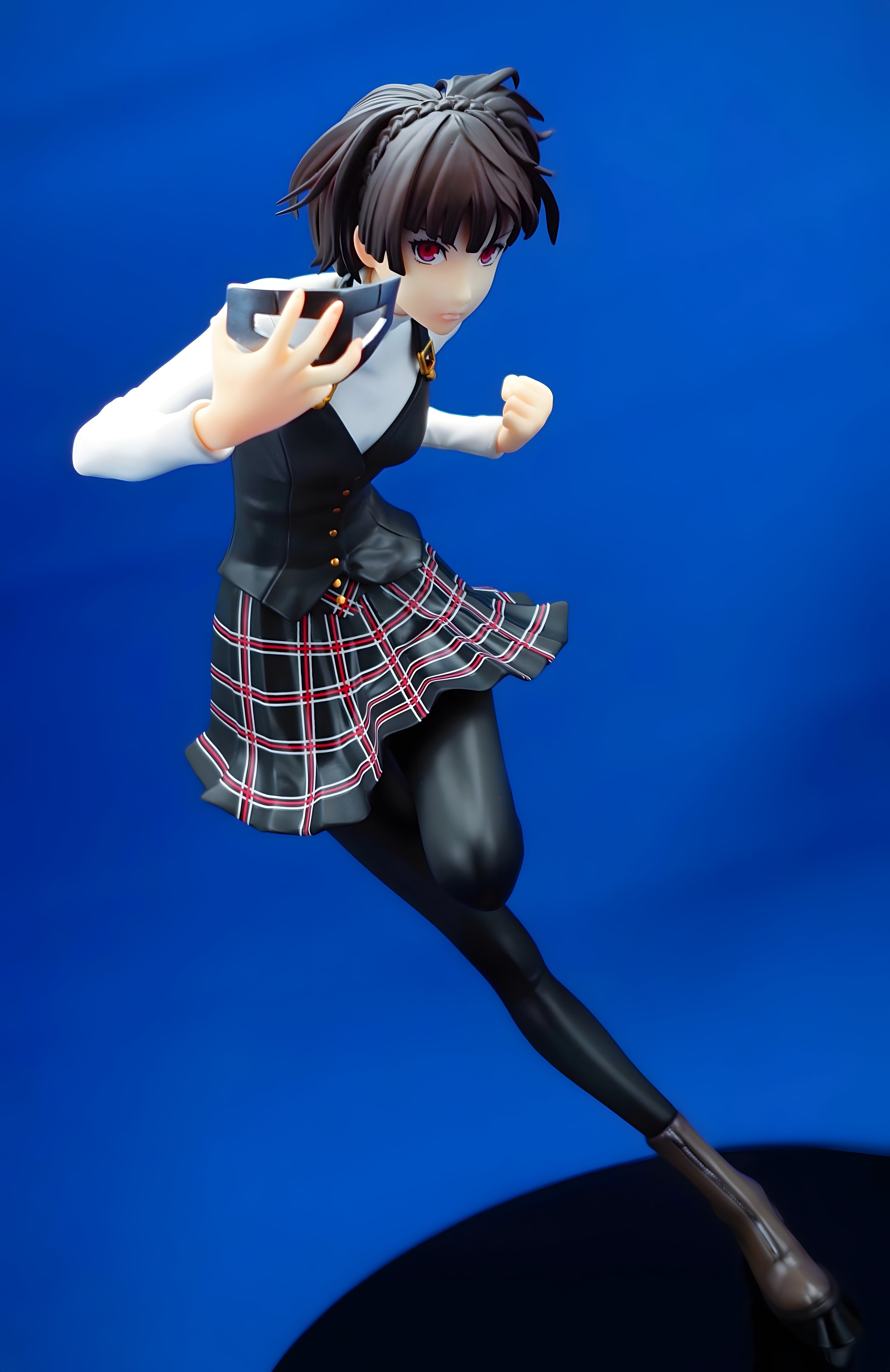 AMAKUNI 新島真 制服ver. ペルソナ5 ザ・ロイヤル」より新島真の制服Ver.フィギュアが予約